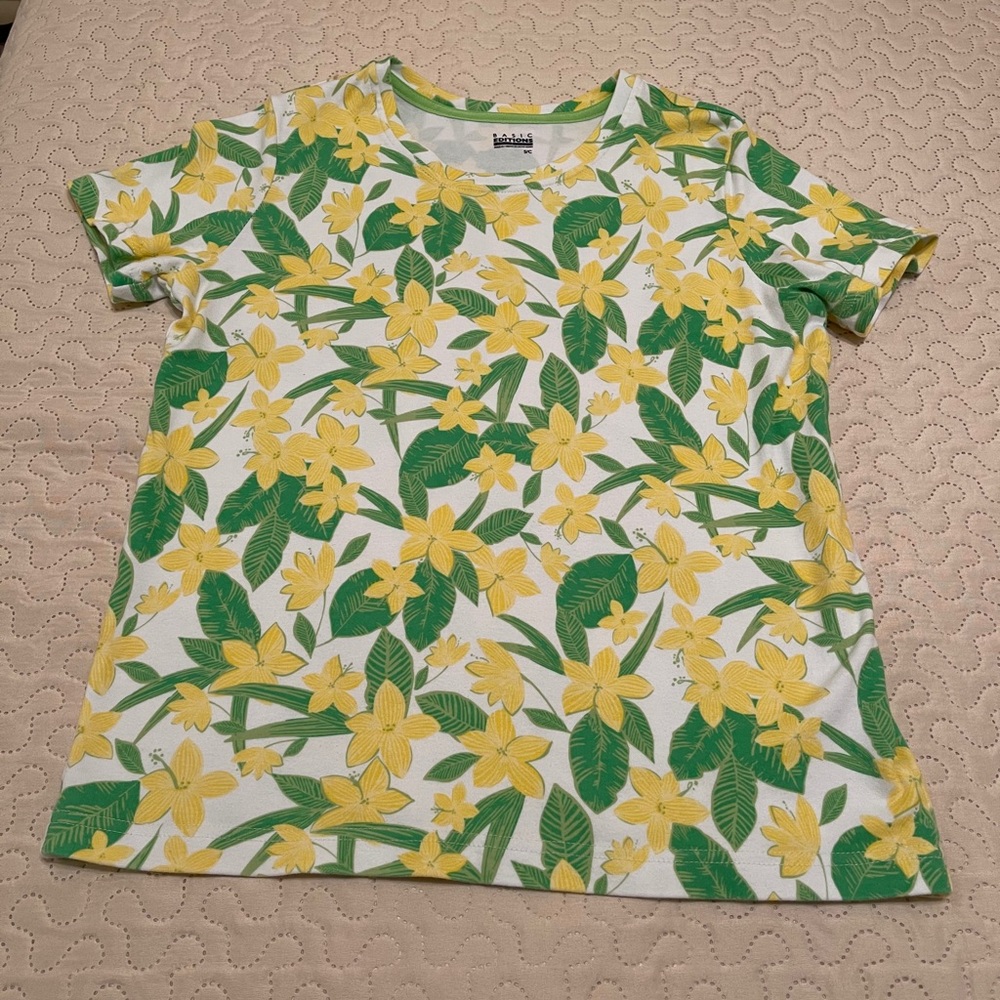 Basic Editions Size Large Spring Flowers T- Shirt